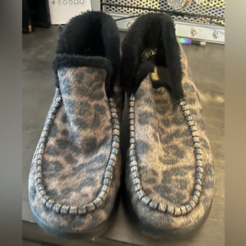 Hey dudes women Denny Leopard